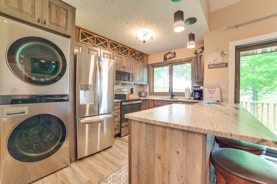 Bellaire Ski Condo: 1 Mi to Summit Mountain! Apartment in Michigan