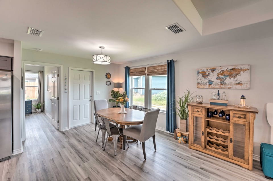 2 Mi to Boating: 'RR Sea House' in Aransas Pass! House in Aransas Pass