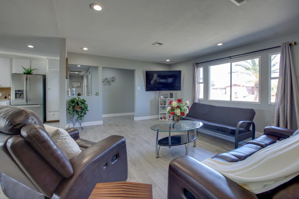 Las Vegas Retreat w/ Yard < 5 Mi to Strip! House in Las Vegas