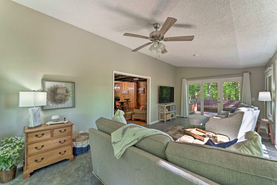 Fish, Hike & Relax: Forest-View Morovian Falls Gem House in North Carolina