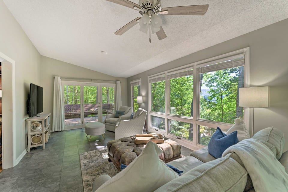 Fish, Hike & Relax: Forest-View Morovian Falls Gem House in North Carolina