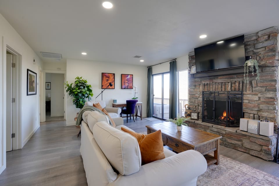 Hot Tub, Mountain Views: Scenic Prescott Home House in Prescott
