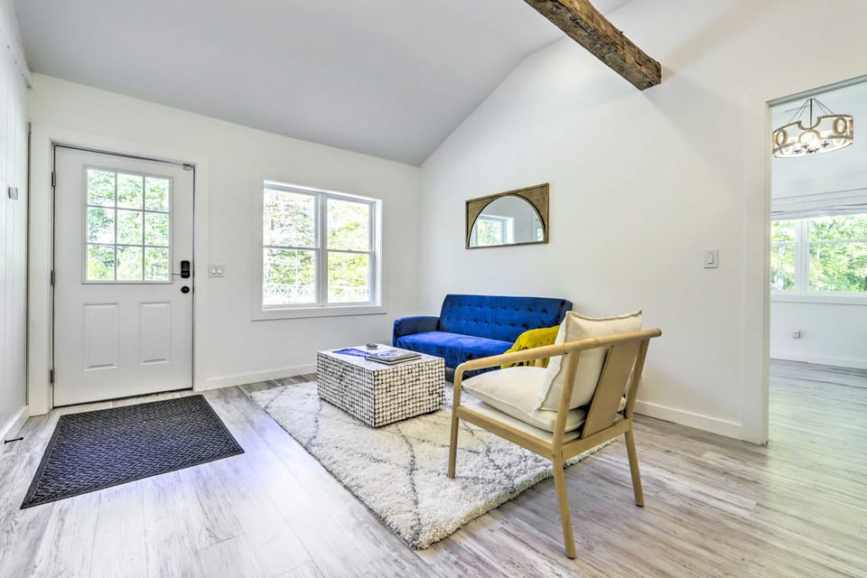 Modern Escape w/ Fire Pit, Near Lake Waramaug House in Kent