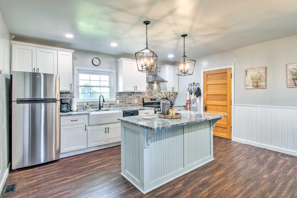 Beautifully Restored Farmhouse in Marshall! House in Indiana