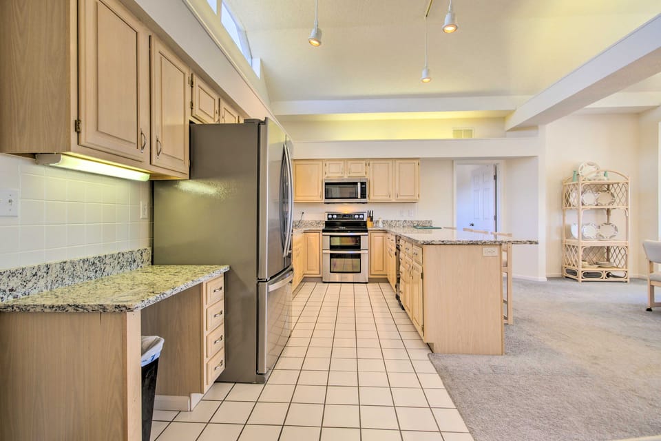 Waterfront Condo w/ Resort Perks in Lake Ozark! Apartment in Lake of the Ozarks