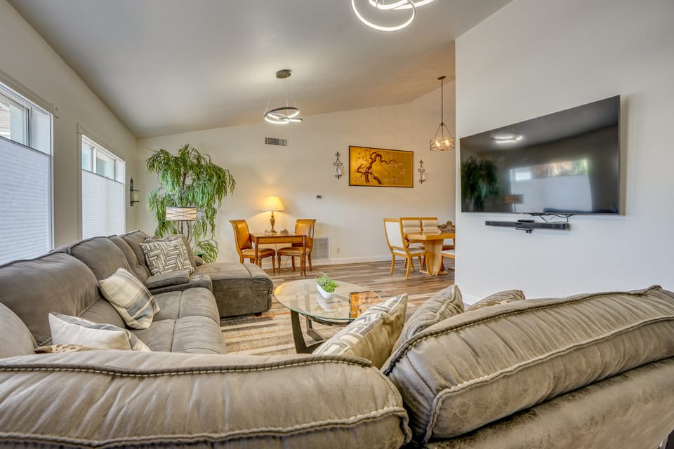 Saltwater Pool! Family Gem Near Hurricane Harbor House in Phoenix