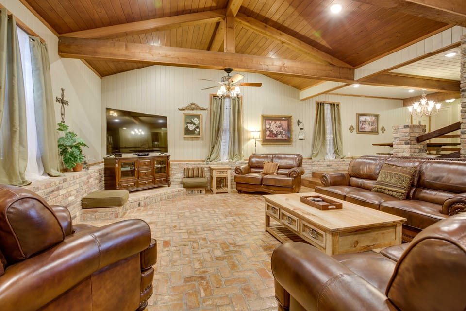 Dularge Grand Villa - Steps to Marina + Fishing! House in Louisiana