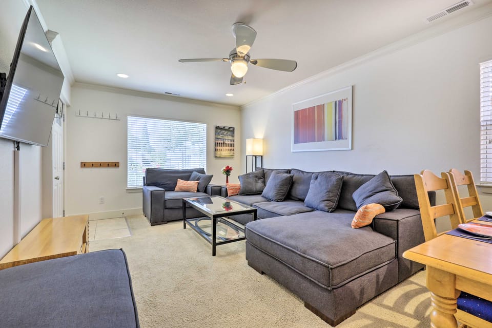 Peaceful Petaluma Getaway w/ Deck + Grill! House in Petaluma