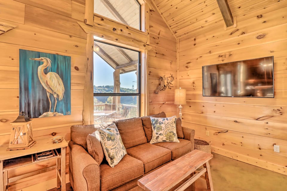 Mountain View Hideaway w/ Outdoor Fireplace! House in Arkansas