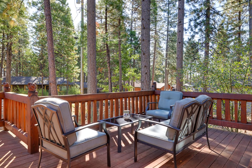 Near Hikes: Arnold Cabin w/ EV Charger & Fire Pit House in Arnold