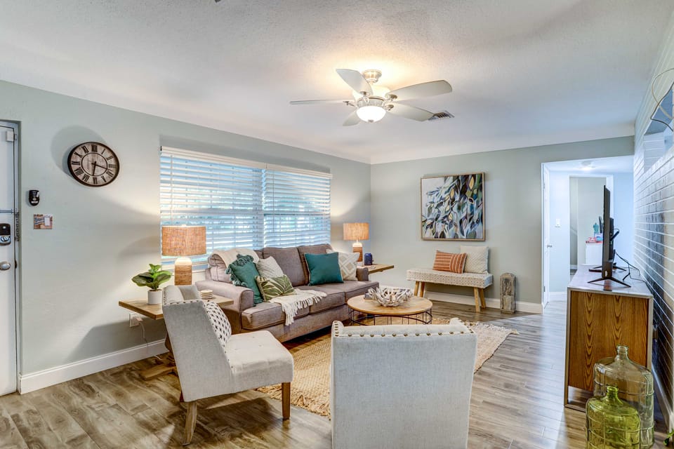 Remodeled St Petersburg Retreat w/ Hot Tub! House in Bay Pines