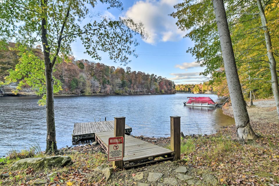 Serene Lewisburg Lakefront Retreat w/ Dock House in Kentucky