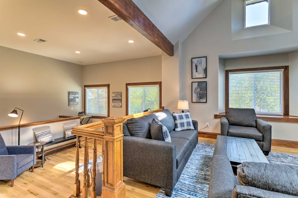 Deck + Fenced Yard: Capitol Hill Townhome Apartment in Denver