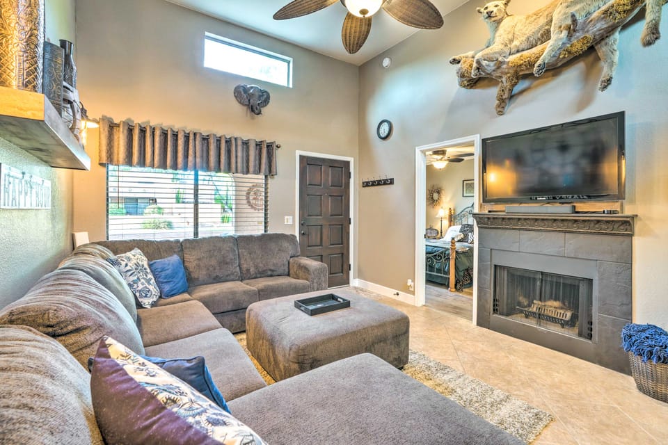 Relax Poolside! Peoria Oasis, 2 Mi to Downtown Apartment in Glendale
