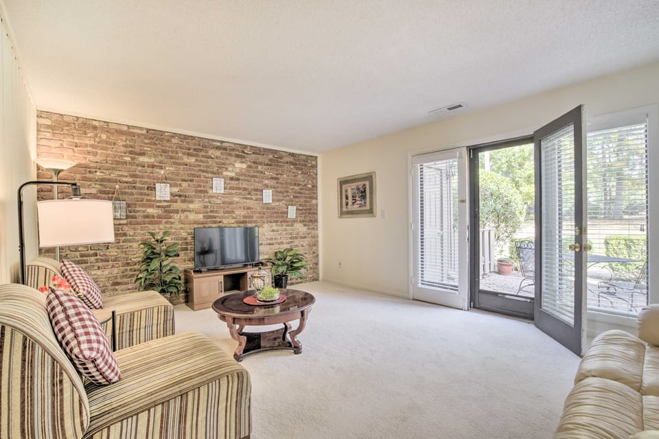Cozy Chapel Hill Condo ~ 2 Mi to UNC & Dtwn! Apartment in Chapel Hill
