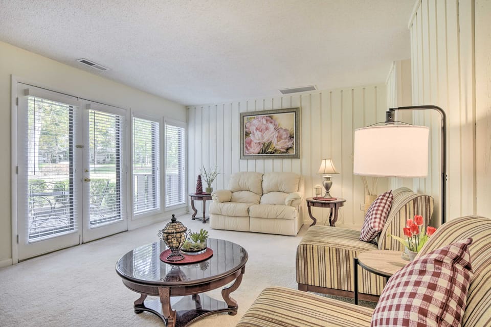 Cozy Chapel Hill Condo ~ 2 Mi to UNC & Dtwn! Apartment in Chapel Hill