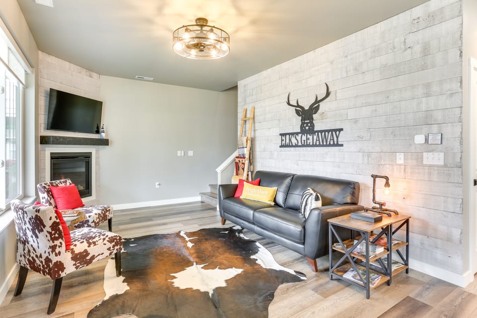 Home Base for Final Rally Weekend w/ Heated Garage House in Spearfish