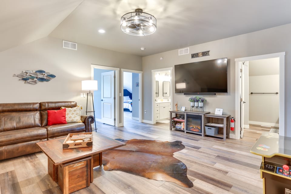 Home Base for Final Rally Weekend w/ Heated Garage House in Spearfish