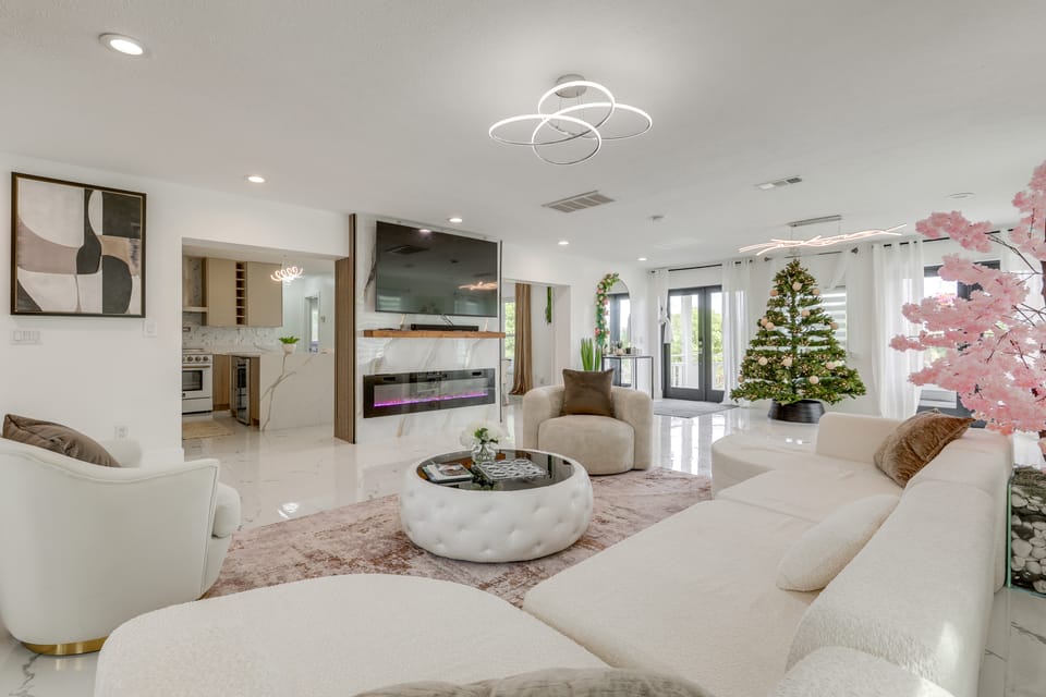 3-Acre Retreat, 3 Mi to Dtwn Jensen! Upscale Home House in Port Saint Lucie