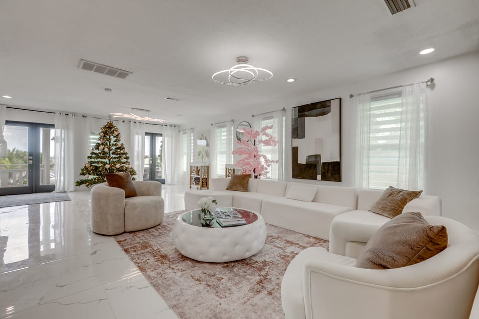 3-Acre Retreat, 3 Mi to Dtwn Jensen! Upscale Home House in Port Saint Lucie