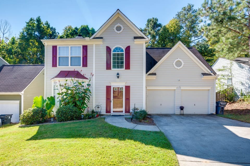 Atlanta Area Home w/ Yard ~ 2 Mi to Six Flags House in Lithia Springs