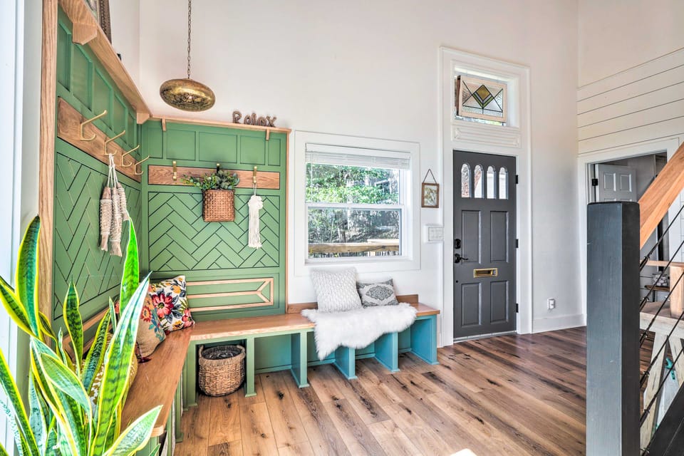 Colorful Golden Getaway w/ Panoramic Views! House in Table Rock Lake