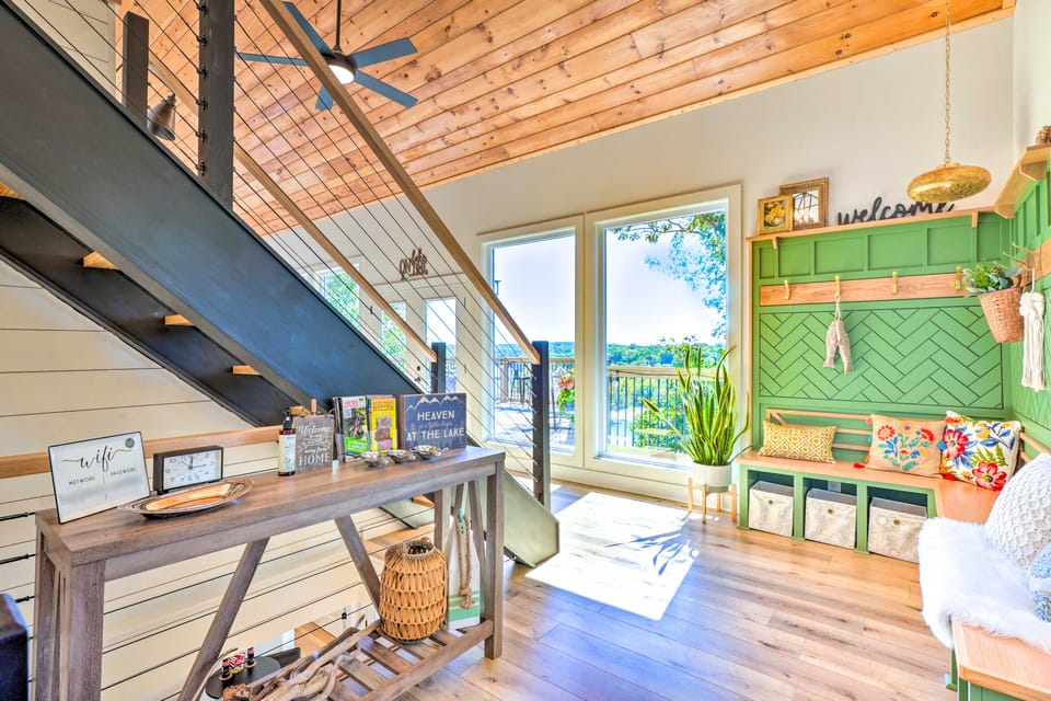 Colorful Golden Getaway w/ Panoramic Views! House in Table Rock Lake
