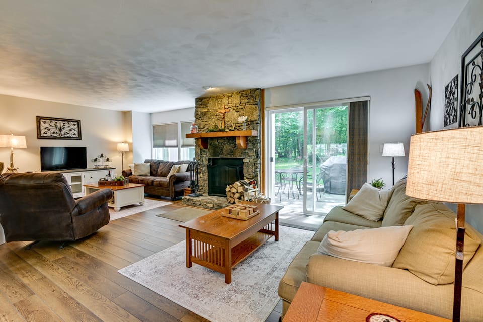 'The Padres' Place' Located in a 4-Season Resort Apartment in Pennsylvania