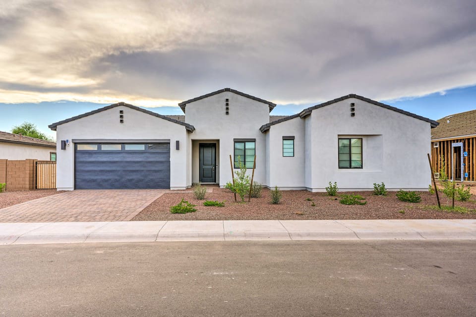 Easy Stadium Access! Modern Glendale Getaway House in Glendale