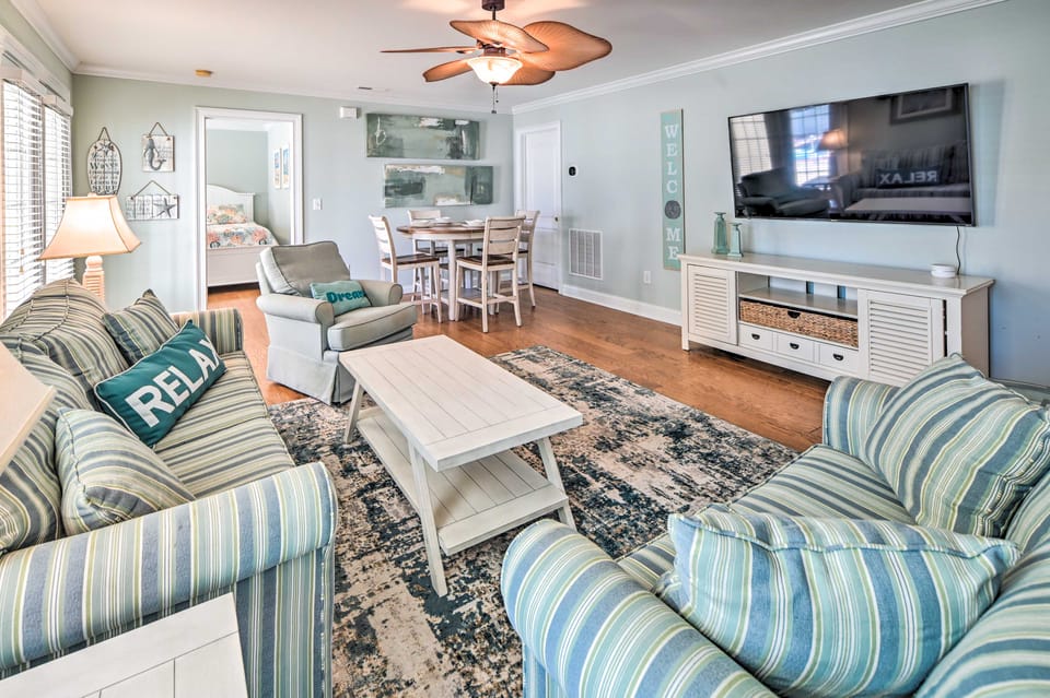 1 Mi to Beach + Hot Tub: Murrells Inlet Retreat! House in Surfside Beach