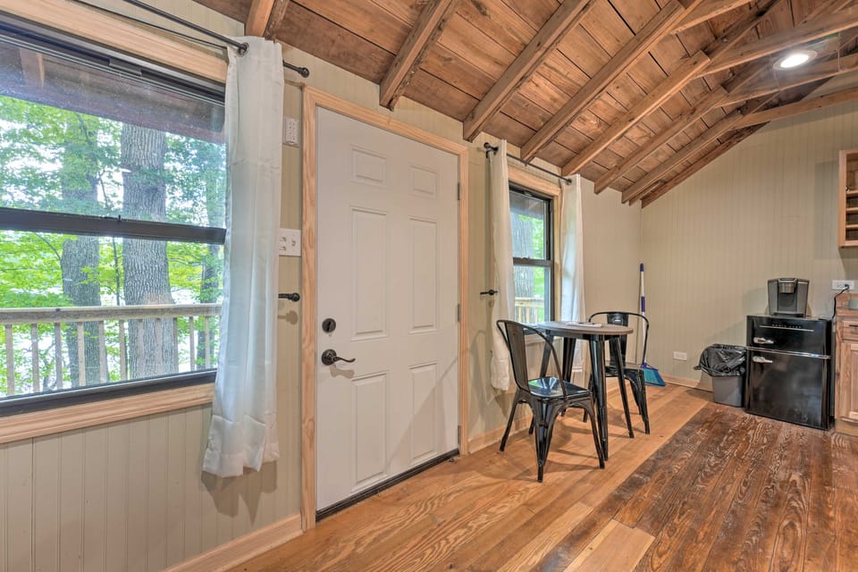 Cassopolis 'The Cabin' Retreat: Lake Access! Apartment in Michigan