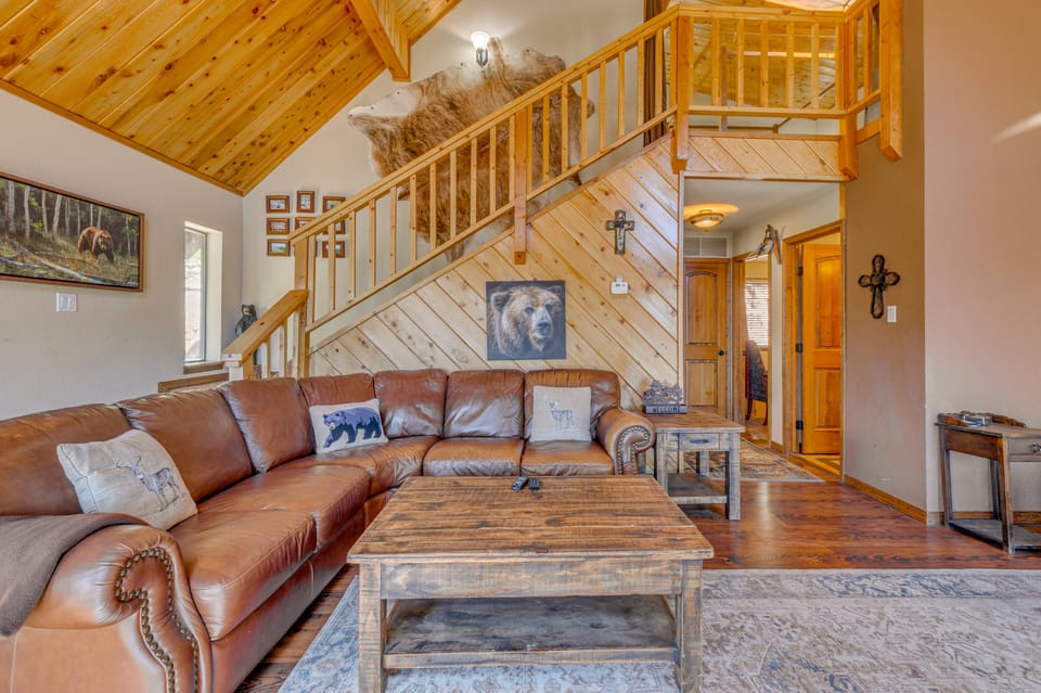 Tranquil Ruidoso Cabin w/ Private Hot Tub! House in Ruidoso