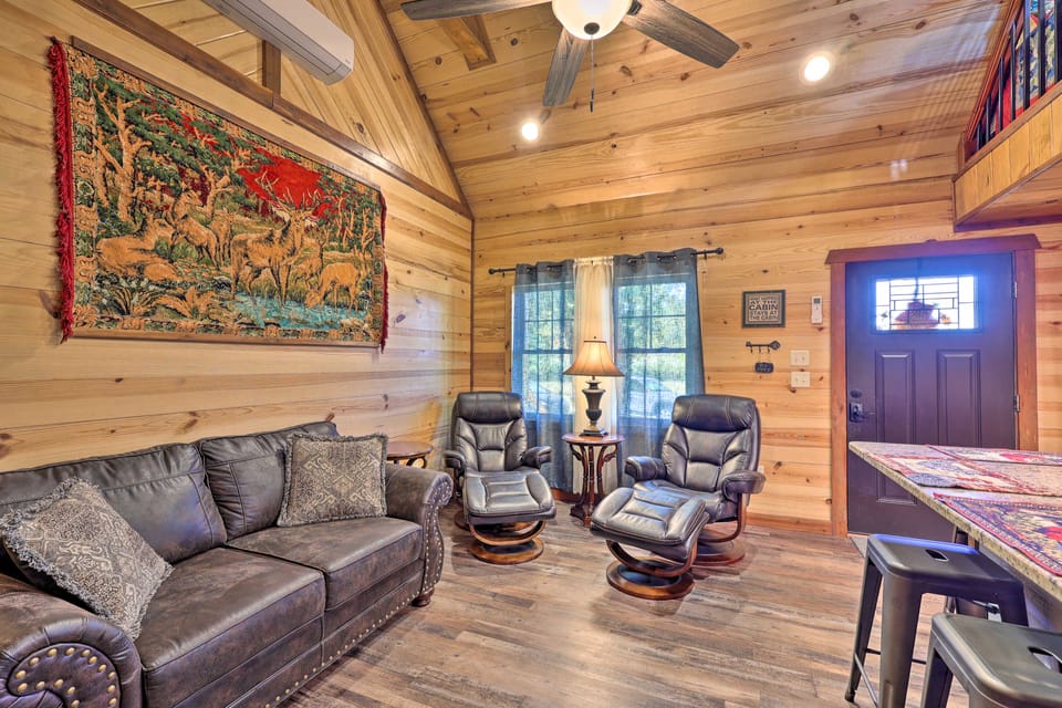 Secluded & Peaceful: 'Tree Top Cabin' w/ Loft House in Garland County
