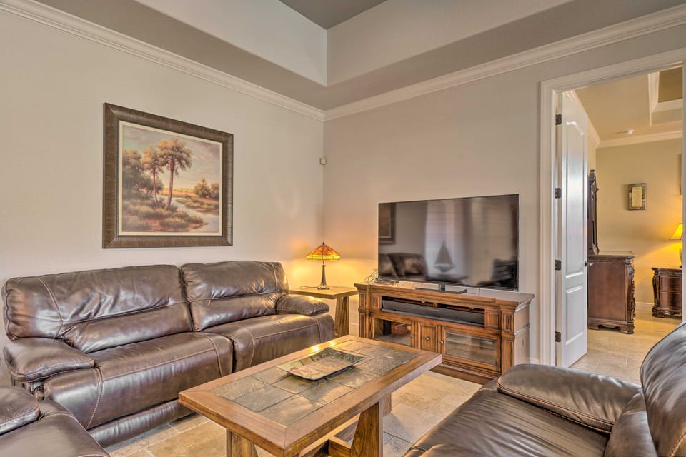 Private Pool & Grill: Canalfront Cape Coral Home House in Cape Coral