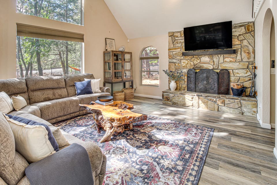 Deck + Game Room: Lakeside 'Blue Jay Chalet' Cabin House in Pinetop-Lakeside