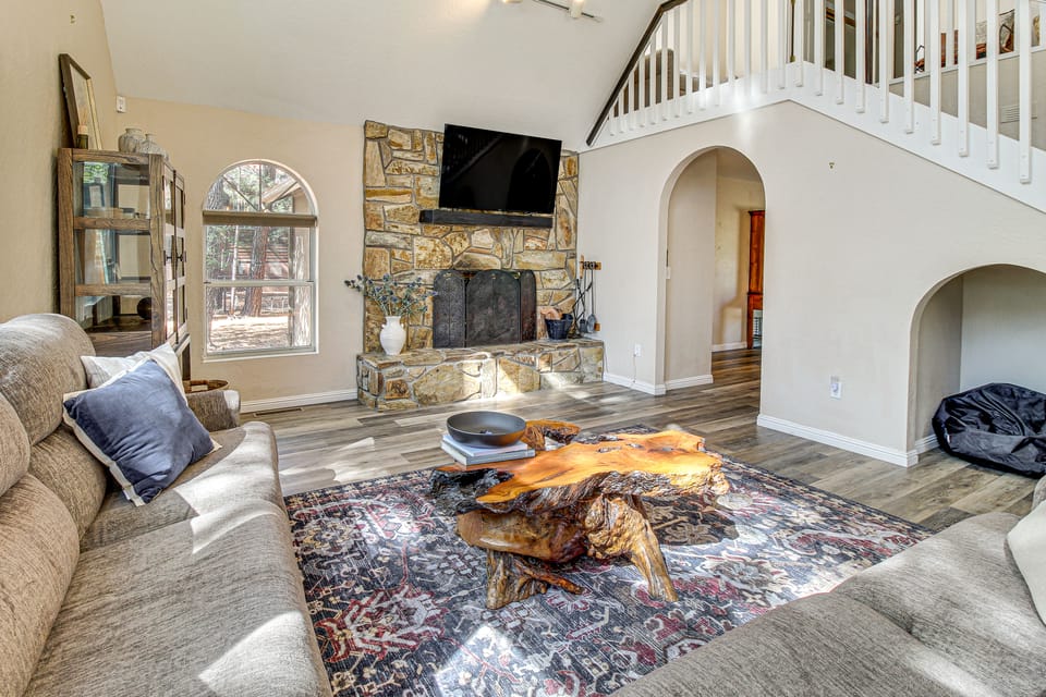 Deck + Game Room: Lakeside 'Blue Jay Chalet' Cabin House in Pinetop-Lakeside
