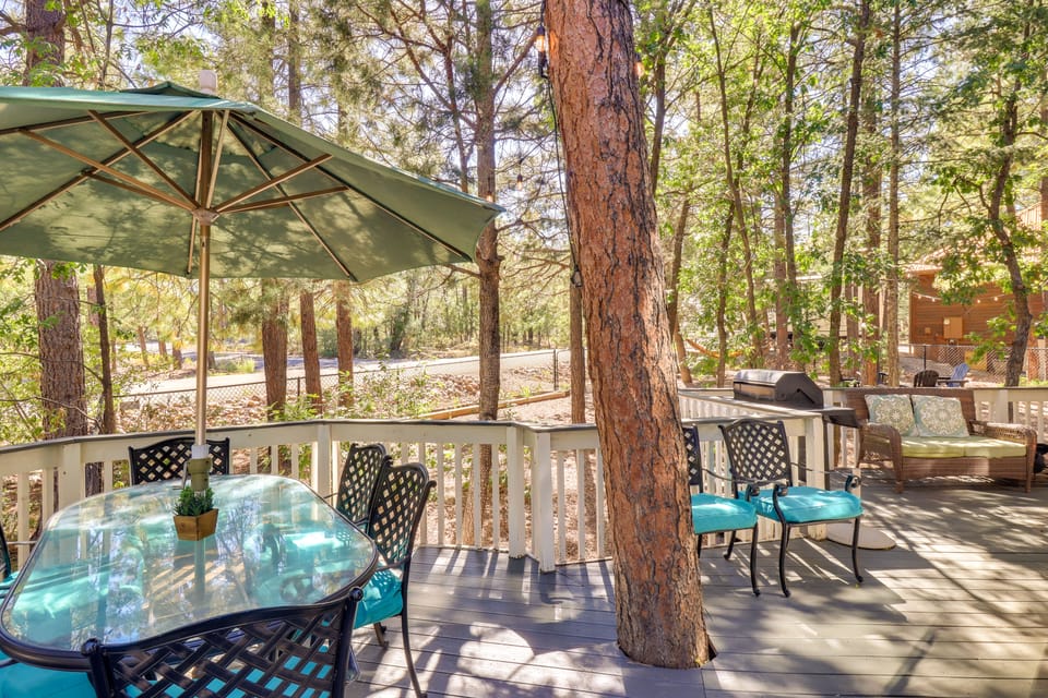 Deck + Game Room: Lakeside 'Blue Jay Chalet' Cabin House in Pinetop-Lakeside