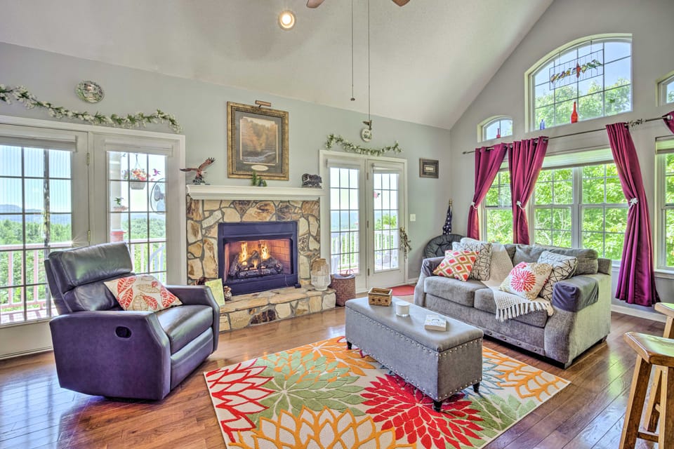 Eclectic Ranger Home w/ Mtn Views + Hot Tub! Cottage in Georgia