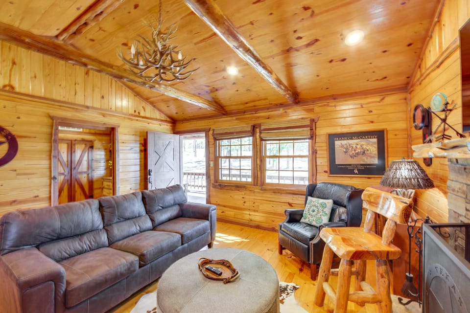 ‘The Deer’ Cabin Peaceful Refuge in East Texas House in Texas