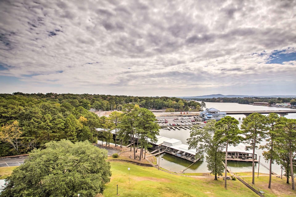 Pool & Views: 'Seventh Heaven' Hot Springs Condo Apartment in Rockwell