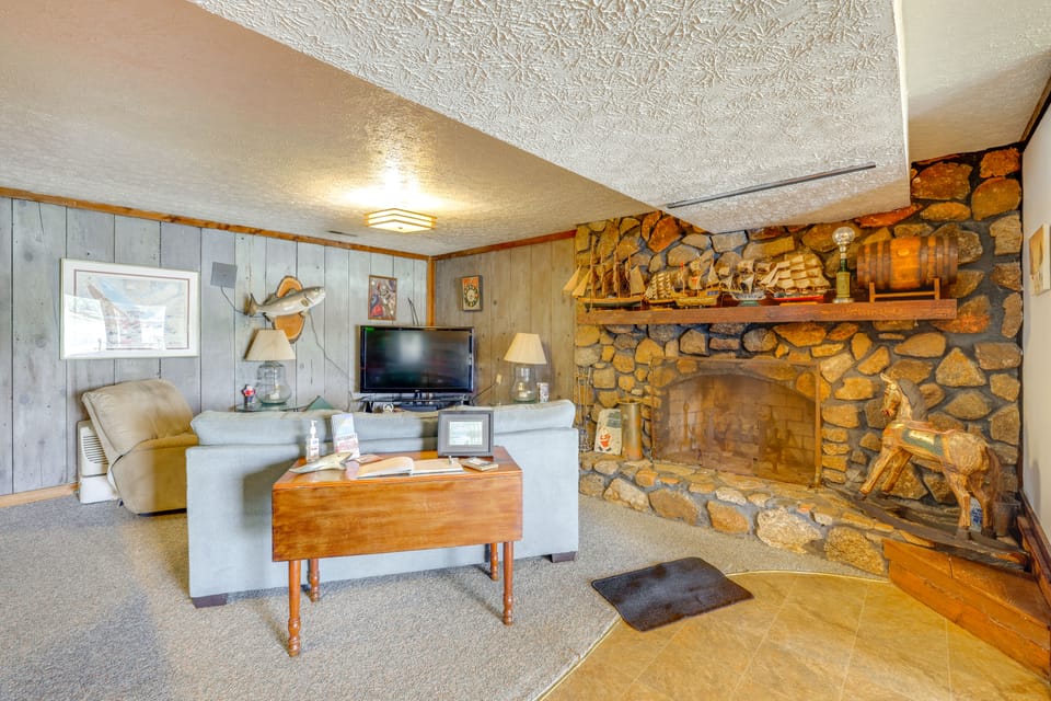 Smith Mountain Lake w/ Private Beach ONLY 2 People Apartment in Smith Mountain Lake