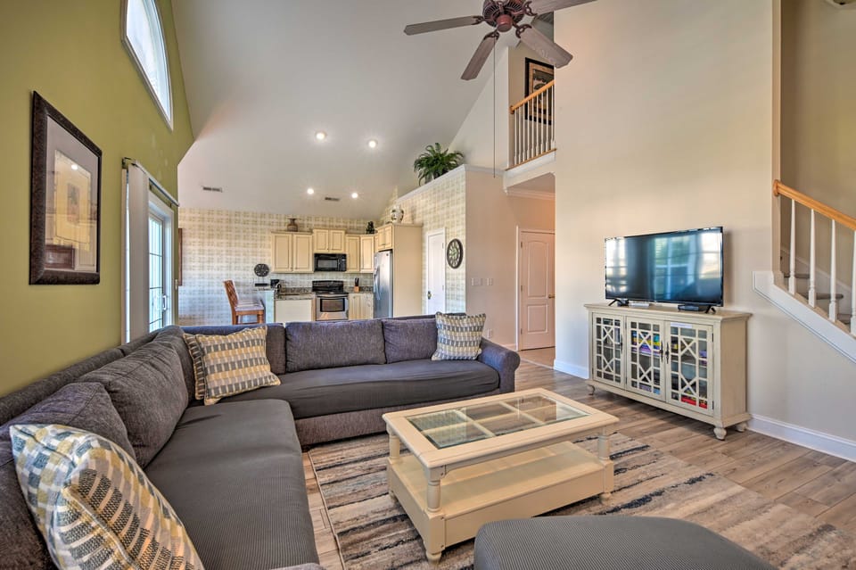 Spacious Family Retreat w/ Resort Amenities! House in Surfside Beach