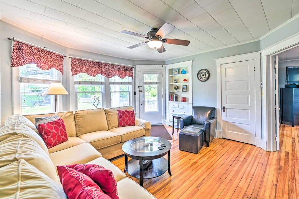 Cozy + Walkable Delmar Getaway w/ Fire Pit! Apartment in Albany