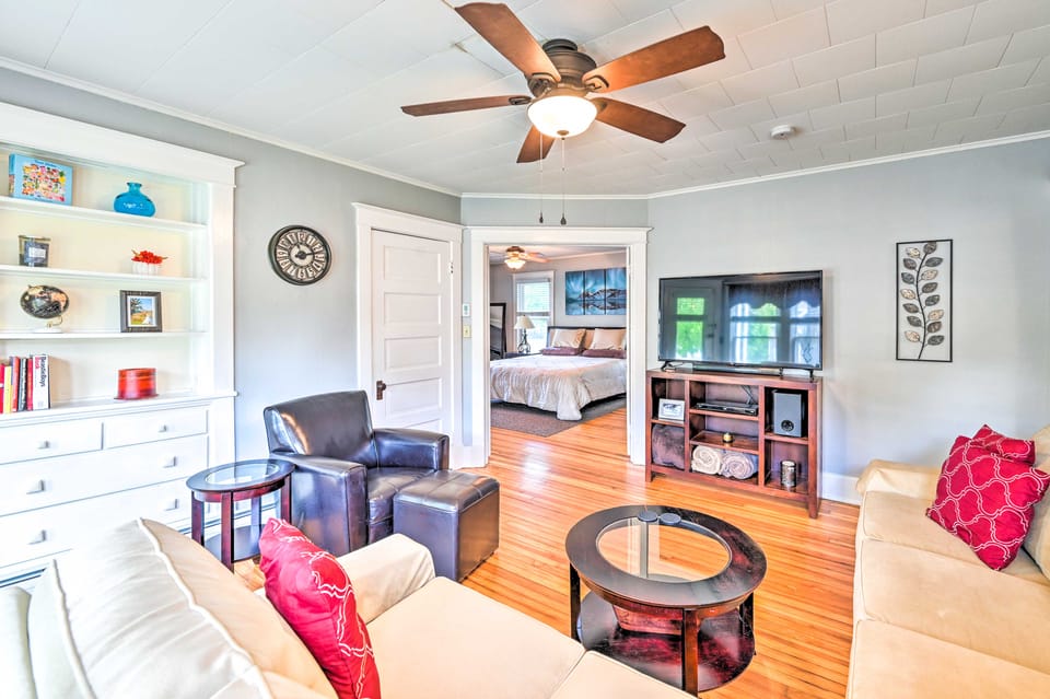 Cozy + Walkable Delmar Getaway w/ Fire Pit! Apartment in Albany