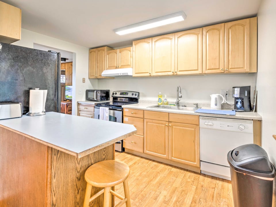 Walkable Sitka Getaway w/ Community Perks! House in Sitka