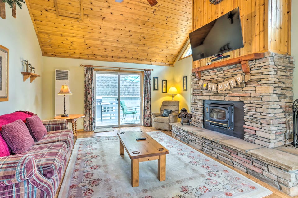 'Château Forêt' in Big Bear w/ Hiking Trail Access House in Southern California