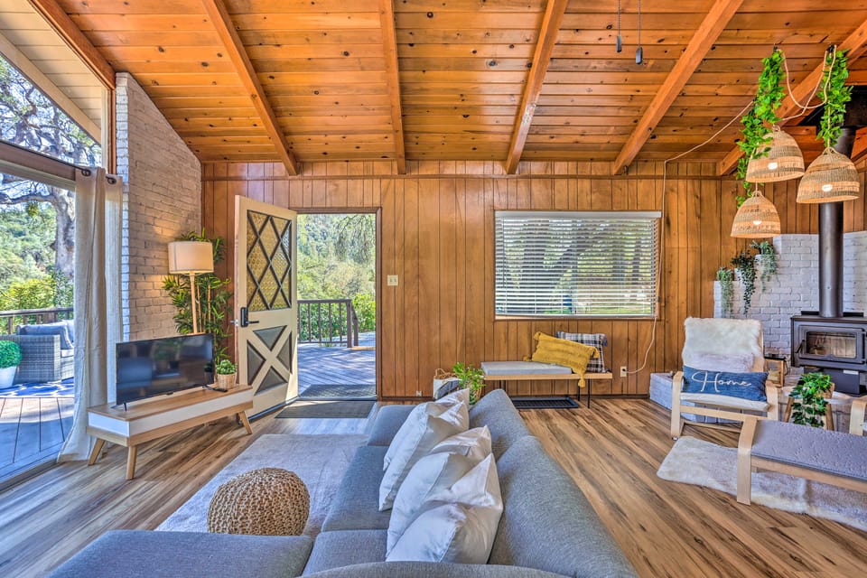 Lovely Oakhurst Cabin w/ Deck & Mtn Views! House in Oakhurst