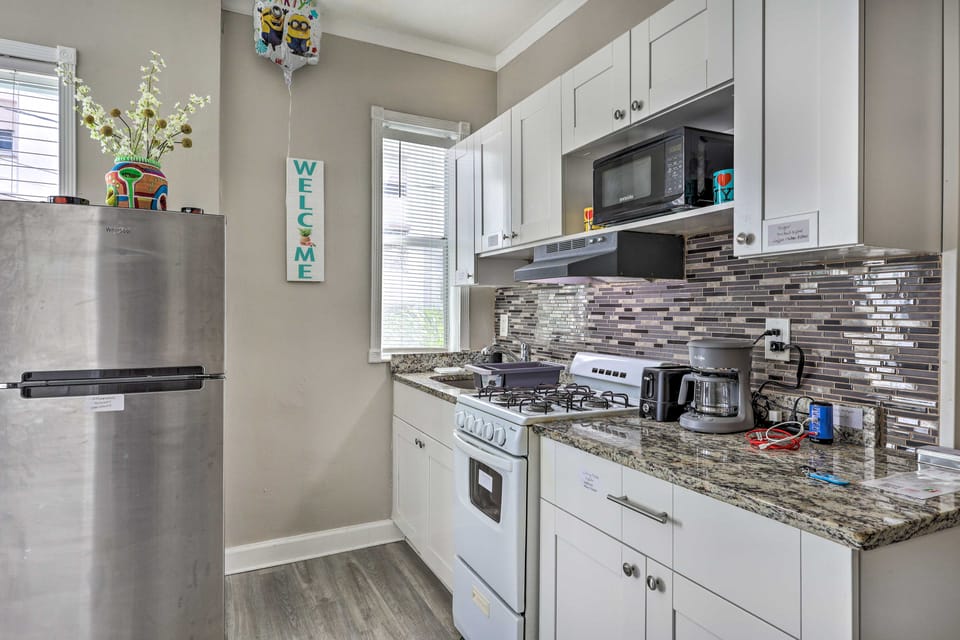 Sunny Miami Beach Condo Steps to Boardwalk! Apartment in Miami Beach