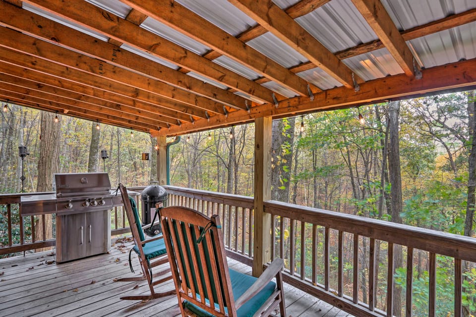 Fireplace & Foliage: Quaint Blue Ridge Cabin! House in Georgia