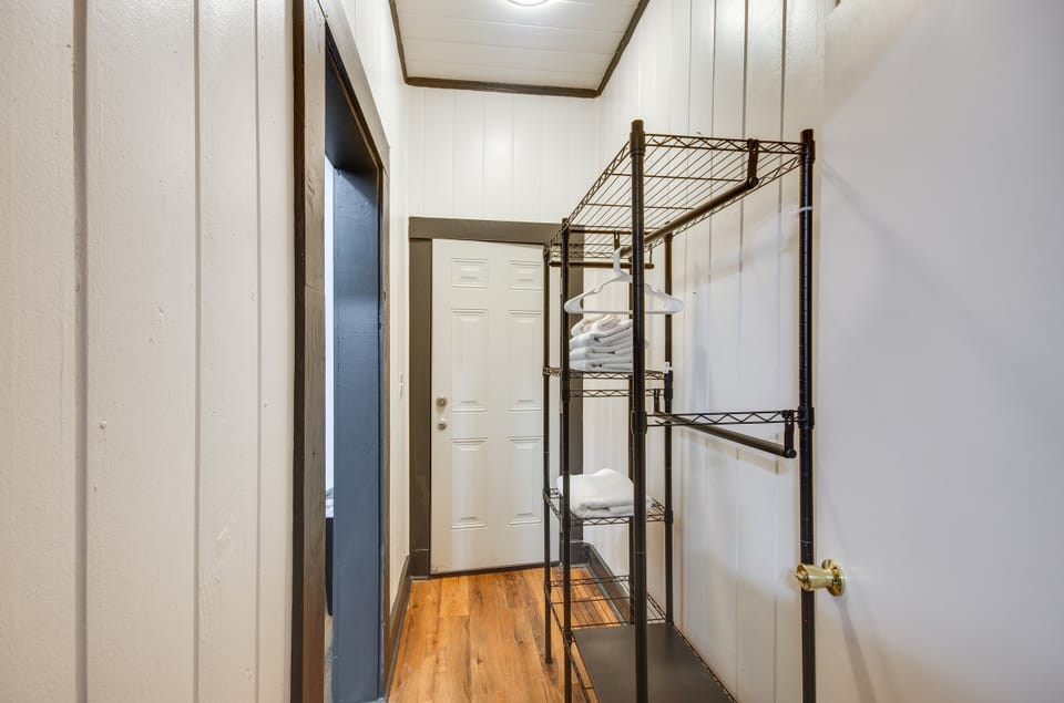 Modern Greenwood Studio < 1 Mi to Downtown! Apartment in Mississippi